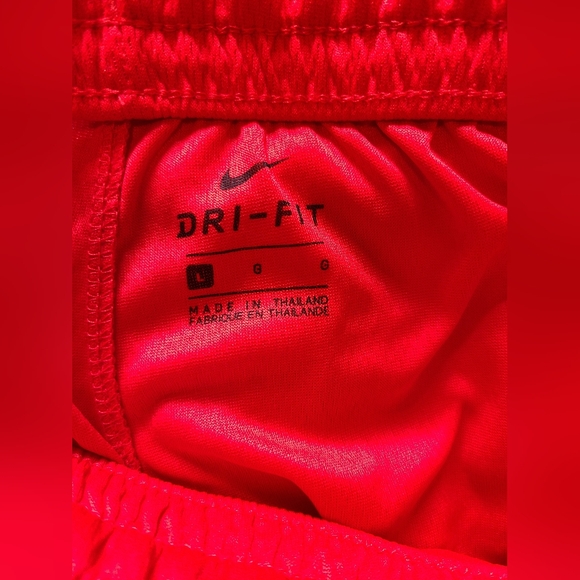 NWT! Nike Boys shorts - Picture 5 of 8